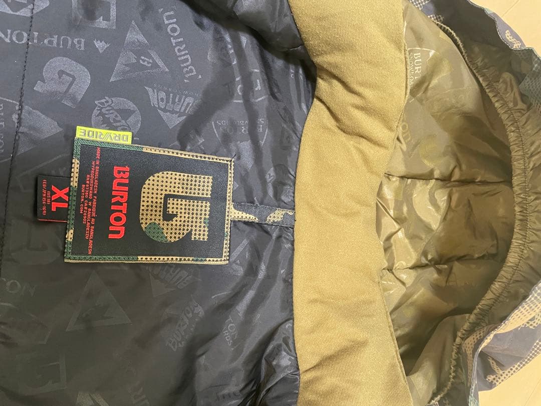 バートン キッズ 迷彩フード付きウェアと緑色パンツセット