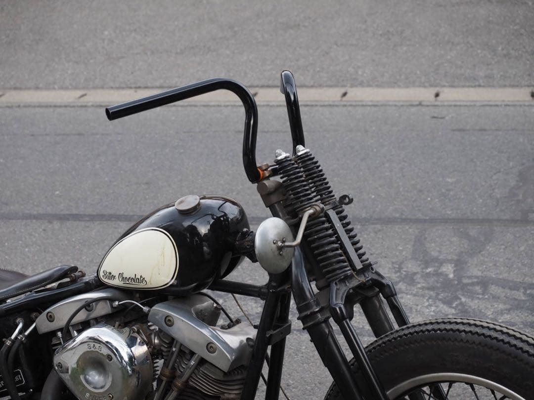 ナローアップライズハンドルバー　黒 配線凹みあり　1インチ　ハーレー　チョッパー 送料無料 ナローアップライズハンドルバー 黒 配線凹み無し 1インチ