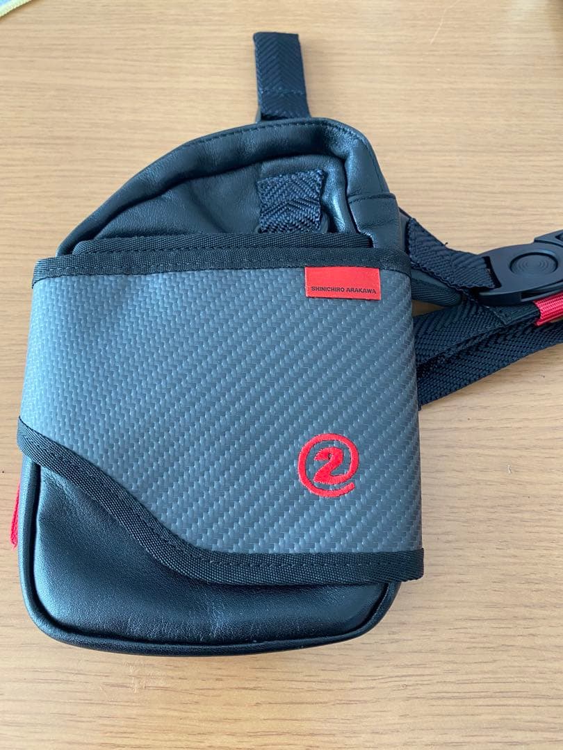 シンイチロウアラカワ レッグバッグ Piccolamia シンイチロウアラカワからオシャレで撥水性抜群なレッグバッグ