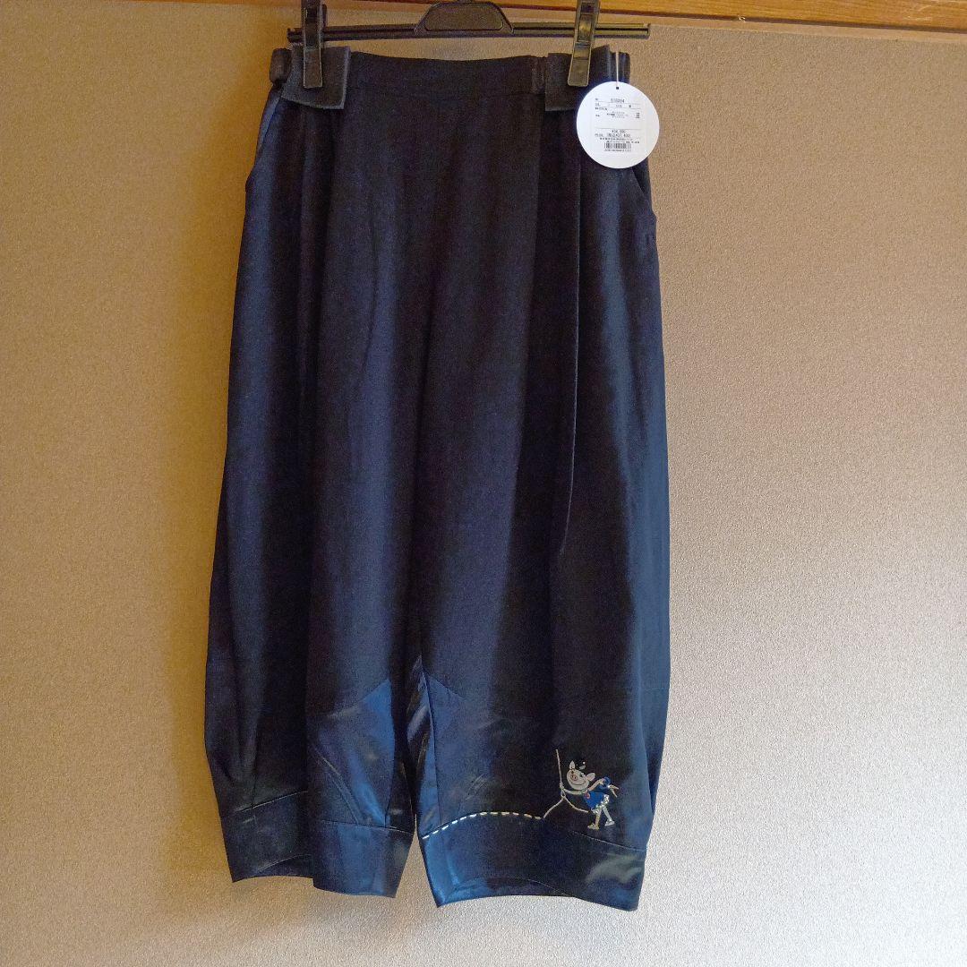 アルベロベロ黒パンツ 豚の刺繍付き 新品未使用タグ付き アルベロベロ 318090 デニムパンツ M ネイビー パッチワーク ビジュー