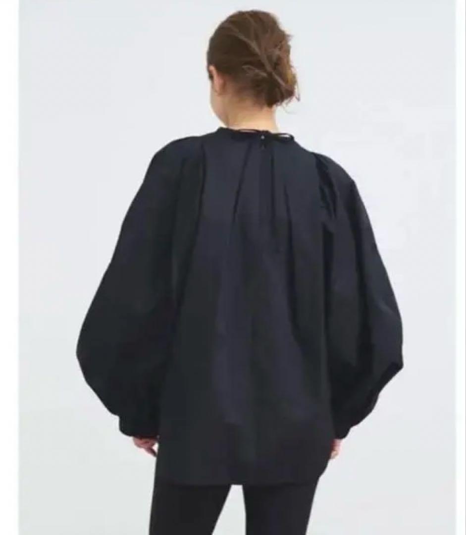 ヨリyori ビッグパフスリーブブラウス ブラック - メルカリ