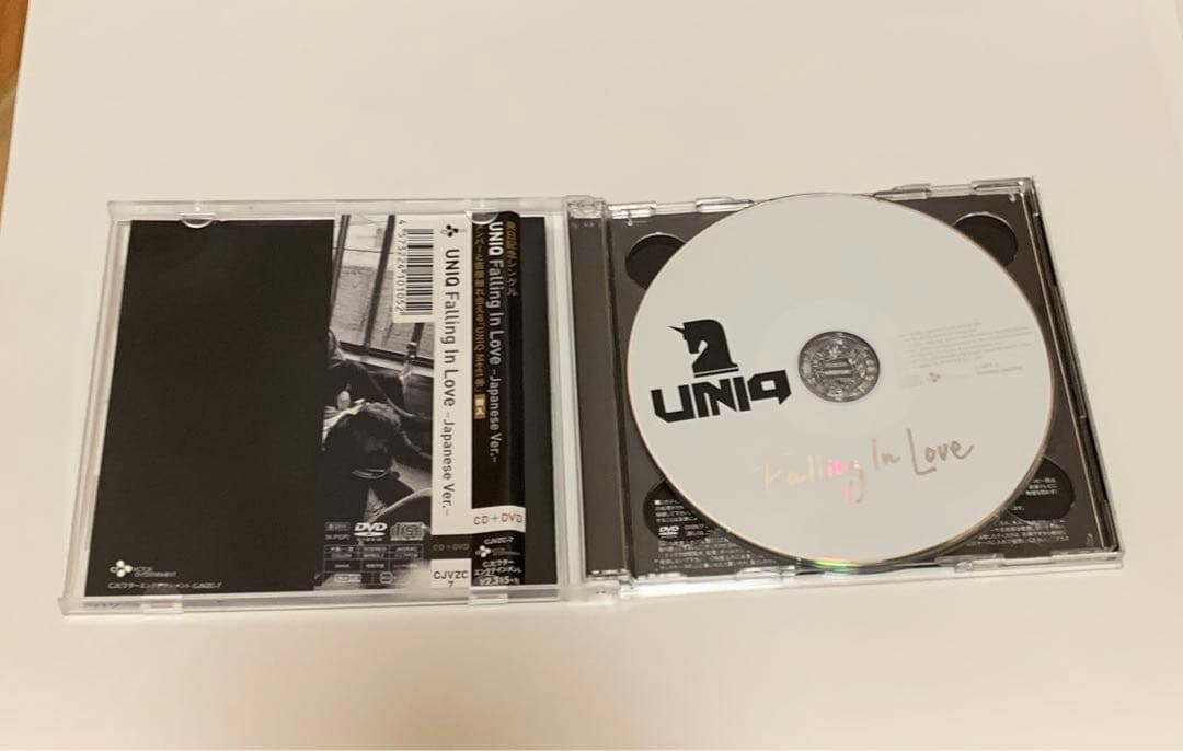 UNIQ】Falling In Love 日本版 ※特典カード付 ソンジュ