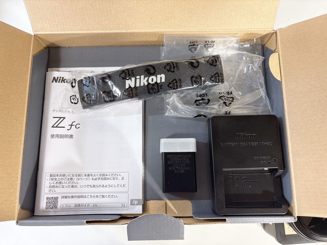 Nikon Zfc シルバー (オールドレンズとレンズマウンターは含みません)