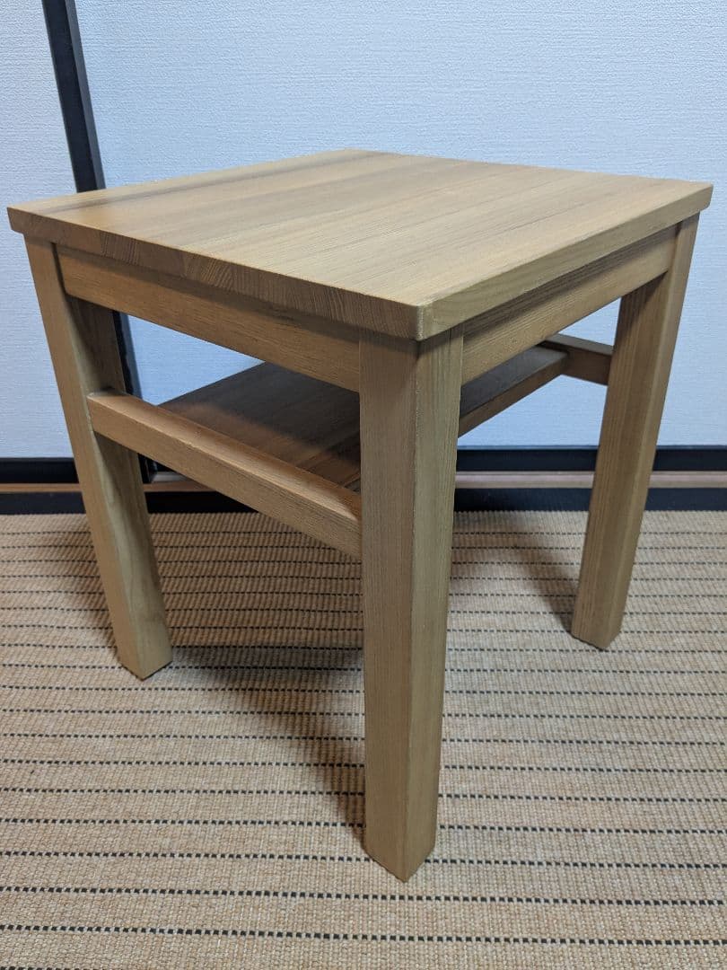 ●　無印良品、サイドテーブルベンチ、タモ材、棚付き、送料込み 木製サイドテーブルベンチ 板座 節あり | 無印良品