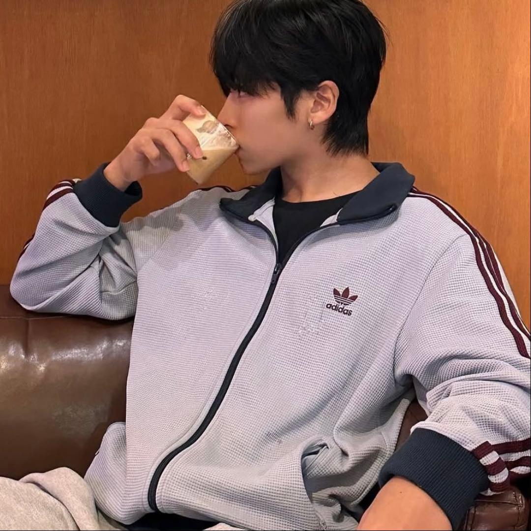 日本未発売カラー2XL⭐️adidasアディカラートラックトップ ワッフル