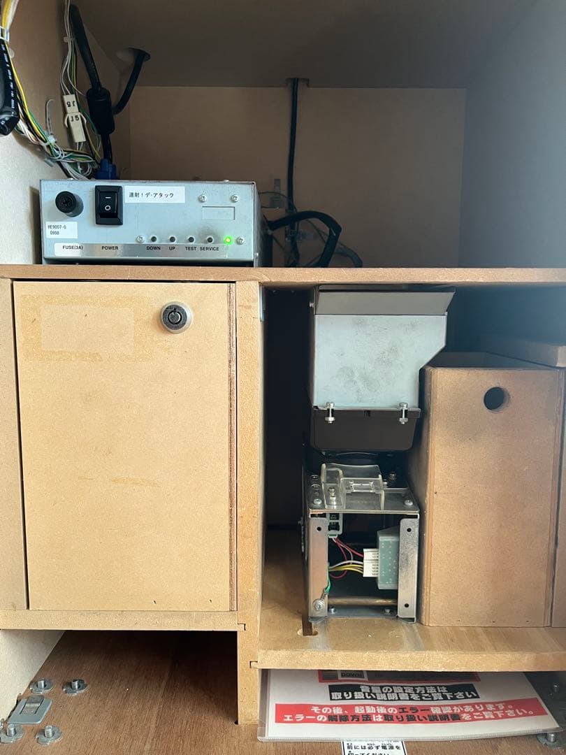 メダルゲーム機 Amusy・連射!デ・アタック 動作確認済み 送料込み 筐体