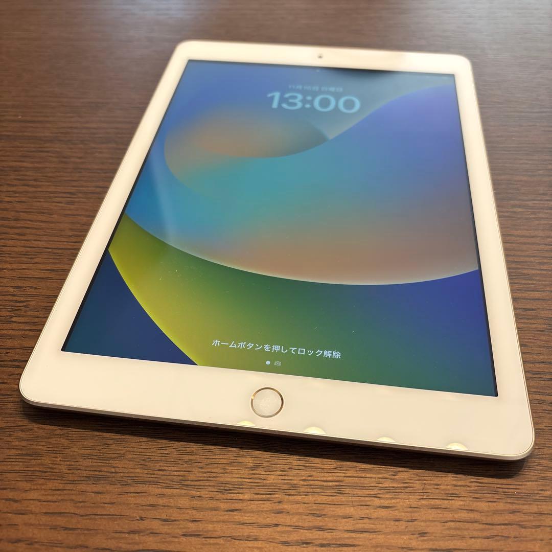 Apple iPad (第5世代) シルバー A1822 - メルカリ