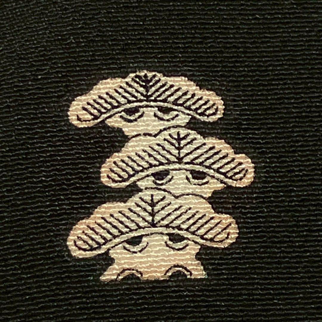 6490］黒留袖 駒刺繍 五つ紋 右三階松 比翼付 金彩 正絹 着物 袷