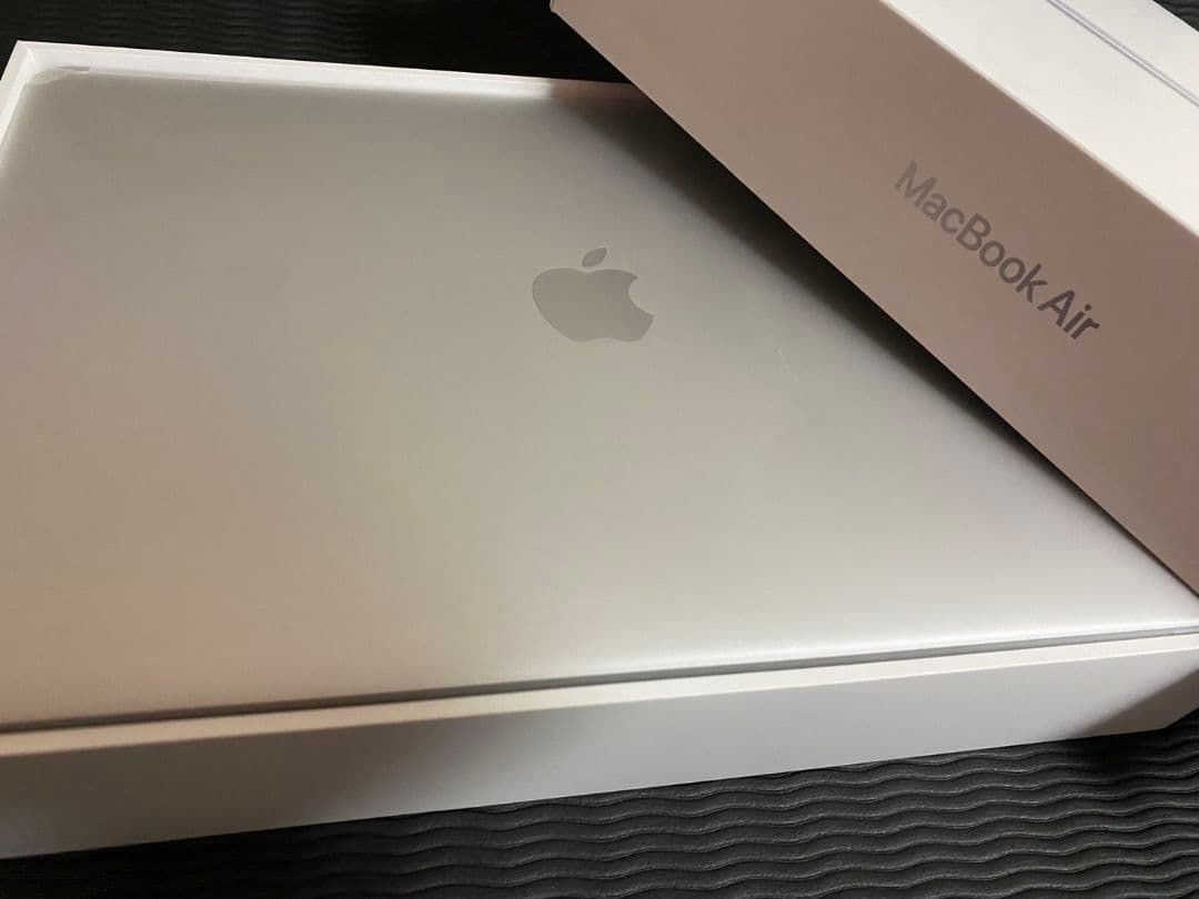 Apple MacBook Air シルバー 本体 13インチMacBook Airと15インチMacBook Air - Apple（日本）