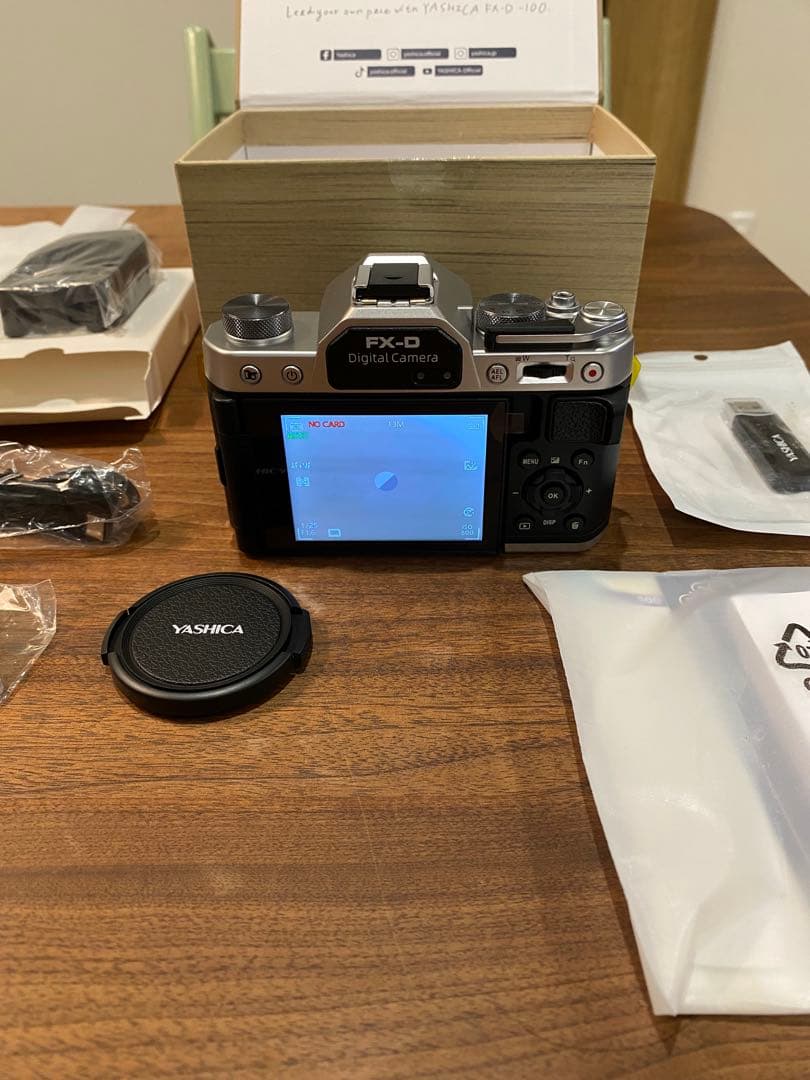 YASHICA FX-D100デジタルカメラ 28mmレンズ付 ほぼ新品 - メルカリ