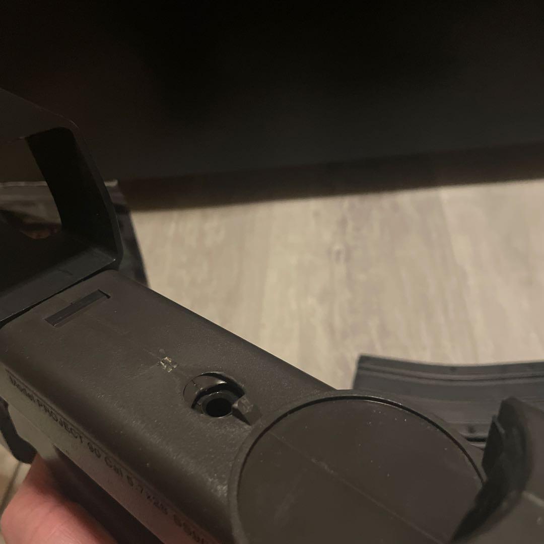 P90電動ガン ブラック BB弾付き 水素電池 専用充電器 - メルカリ