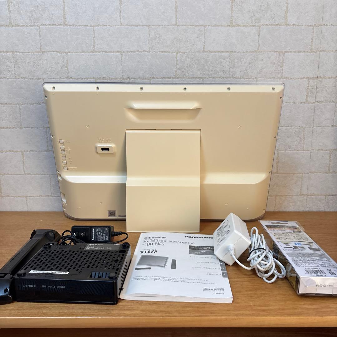 Panasonic ポータブル プライベートビエラUN-19F7 2017年製 - メルカリ
