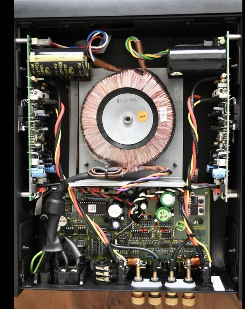 MERIDIAN 551 プリメインアンプ【AXISS 正規輸入品 100V】 - メルカリ