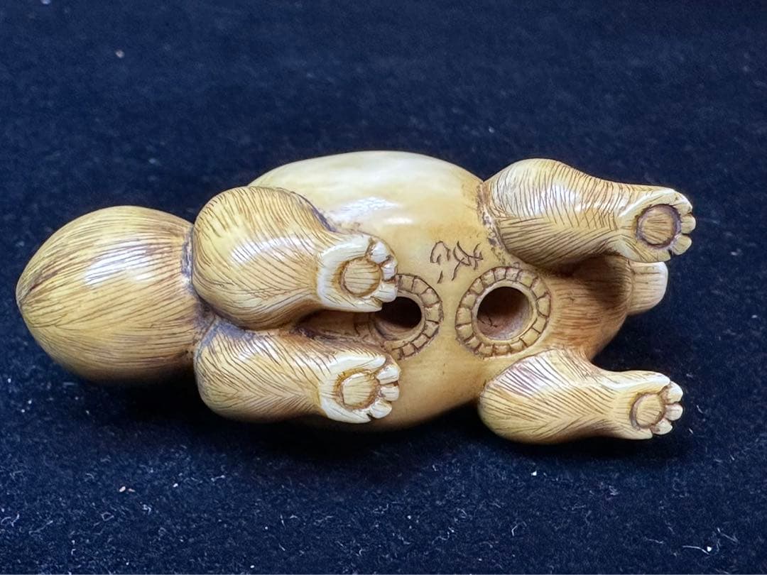 極上 根付 狸 彫刻 置物 細密細工 骨董 アンティーク 在銘 - メルカリ