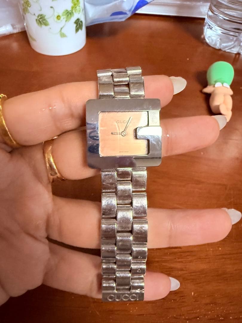 GUCCI シルバー ベージュ スクエア時計