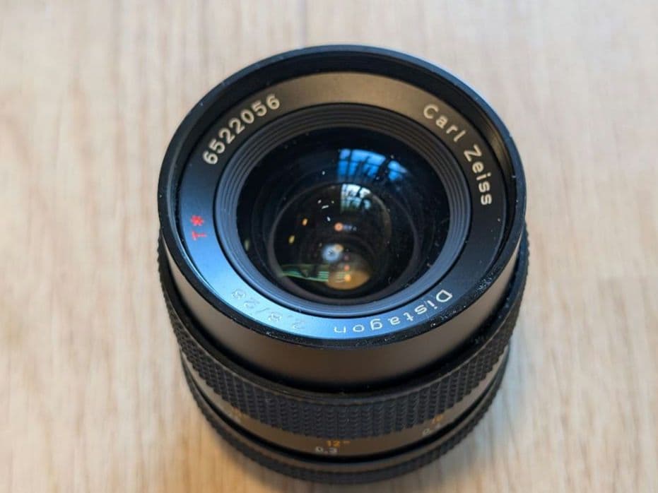 Carl Zeiss Distagon 28mm f/2.8レンズ これでいい、これがいい――日常が楽しくなるビンテージレンズ「CONTAX
