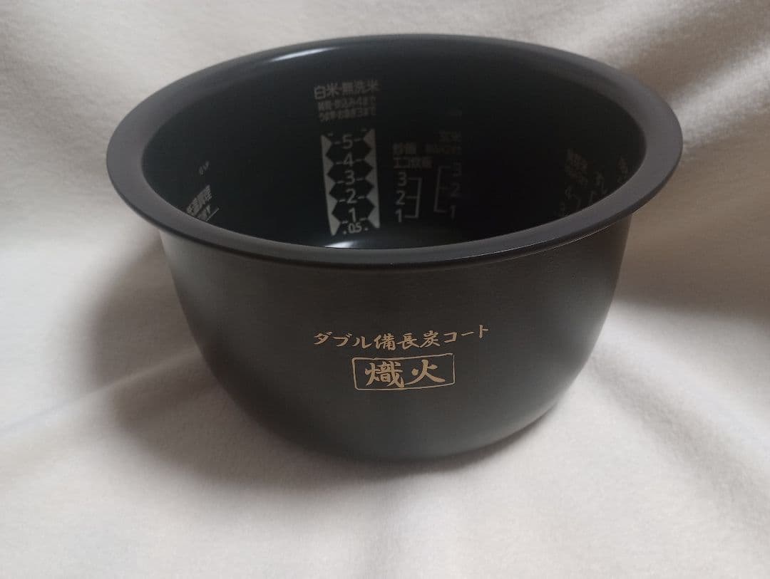 美品○三菱電機 炊飯器 NJ-VP10G-B黒曜 5.5合炊き 炭炊釜2025年 - メルカリ