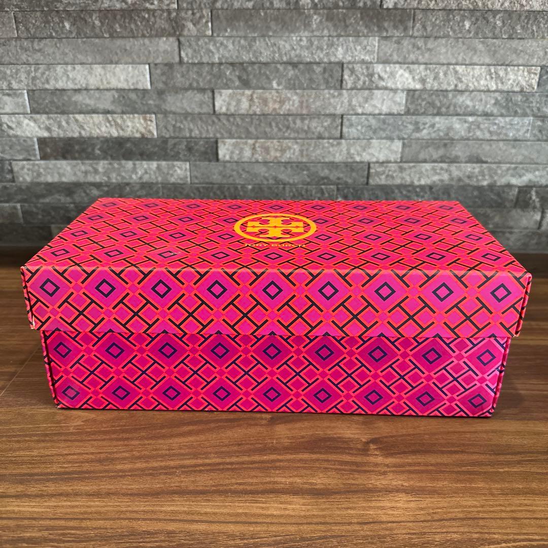 「新品・未使用」TORY BURCH ベージュフラットシューズ 23.5cm
