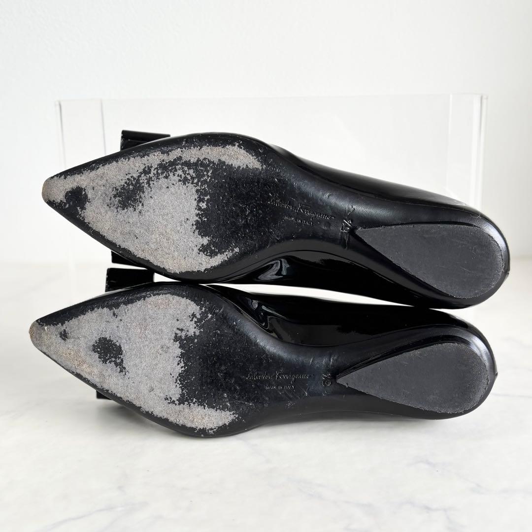 美品 フェラガモ 5.5D VIVA フラットパンプス ヴァラ エナメル 黒