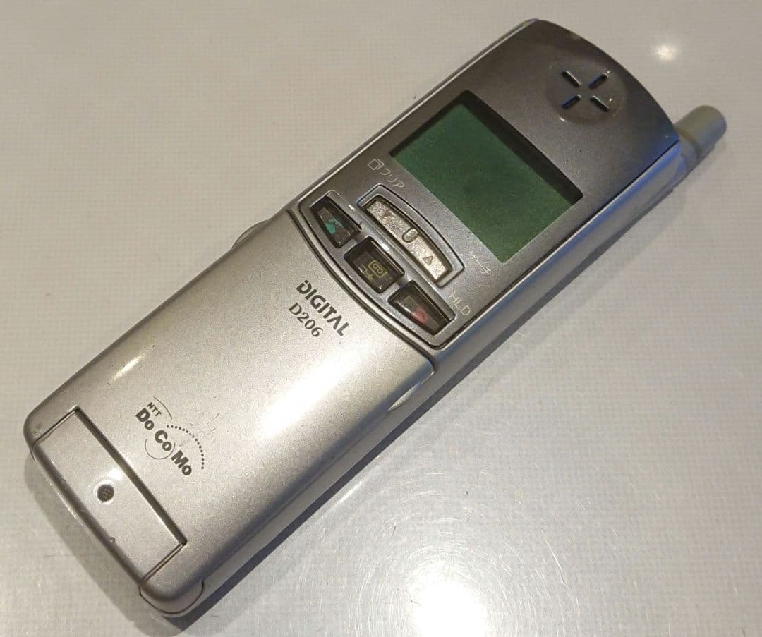 レア モデル ドコモ docomo D206 silver シルバー ガラケー - メルカリ