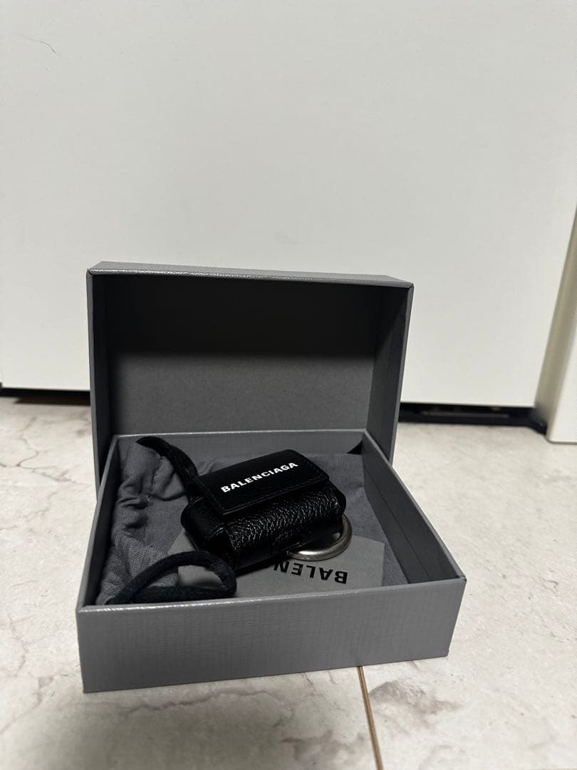 BALENCIAGA AirPods プロケース BALENCIAGA（バレンシアガ） イヤホンケース CASH AIRPODS PRO 655679