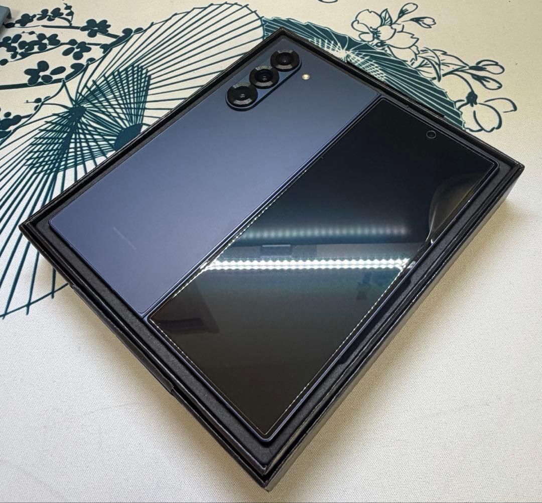 Galaxy Z Fold6 256GB 　国内版　SIMフリー　おまけ付き Amazon.co.jp: Galaxy Z Fold6｜256GB｜ネイビー｜Galaxy AI対応｜SIM