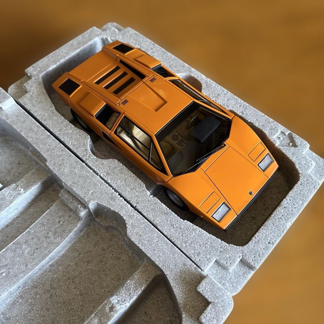 1/18 ランボルギーニ カウンタック LP400 (オレンジ) ランボルギーニ カウンタック LP400(オレンジ)【20-C:4905083065358