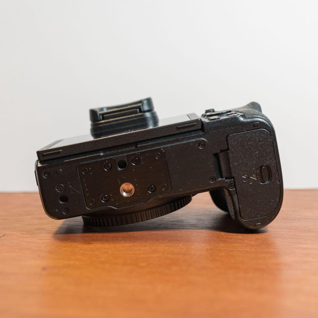 NIKON Z5 ボディ シャッター数8011 - メルカリ