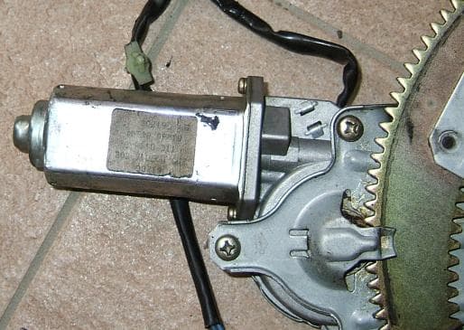 Y32 セドリック/グロリア 右側パワーウィンドウレギュレーター【送料