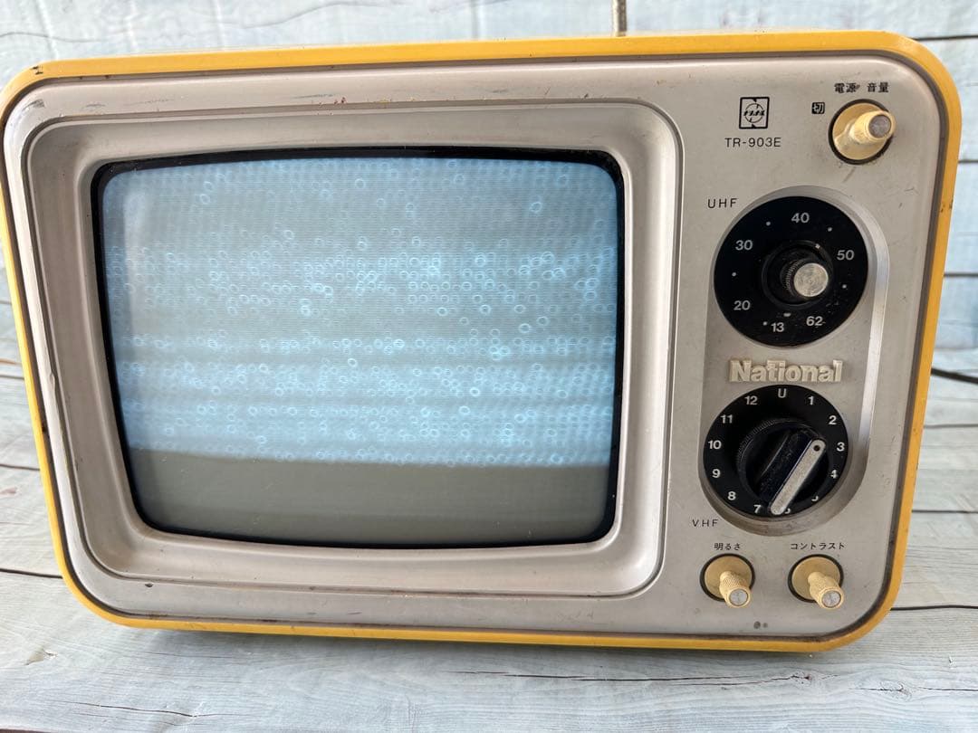 ナショナル白黒ブラウン管テレビ「TR-903E」(H15) ブラウン管白黒テレビ TR-903E 緑 ナショナル レトロ - メルカリ