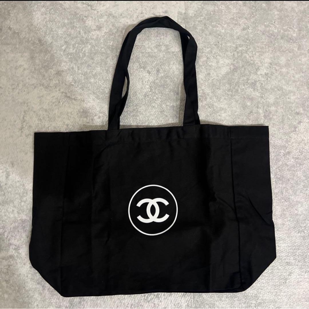C H A N E L ノベルティキャンバストート - メルカリ