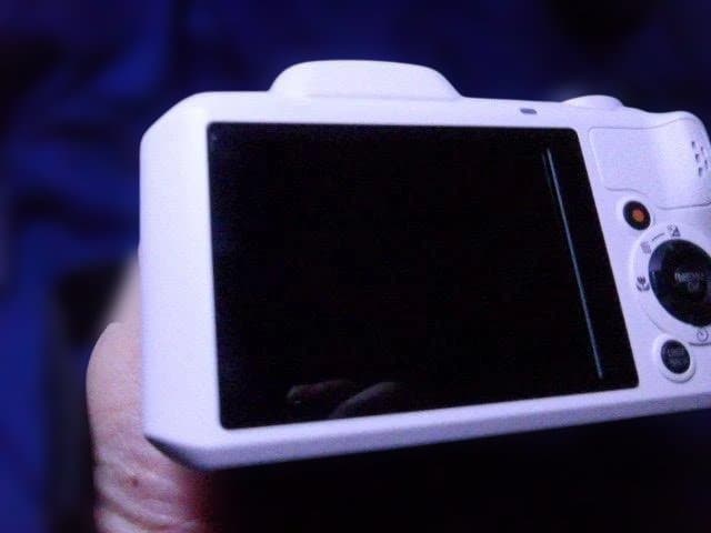 美品完動品。フジ FinePix S8650 ホワイト 単三電池使用 - メルカリ