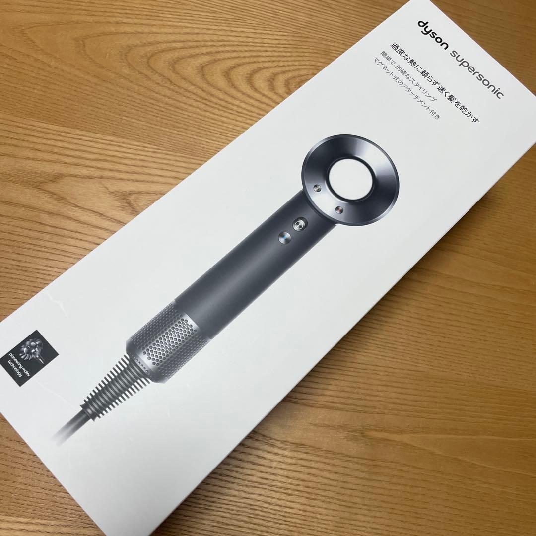 週末お値下げ《美品》 ダイソン ドライヤー HD08 &収納ホルダー