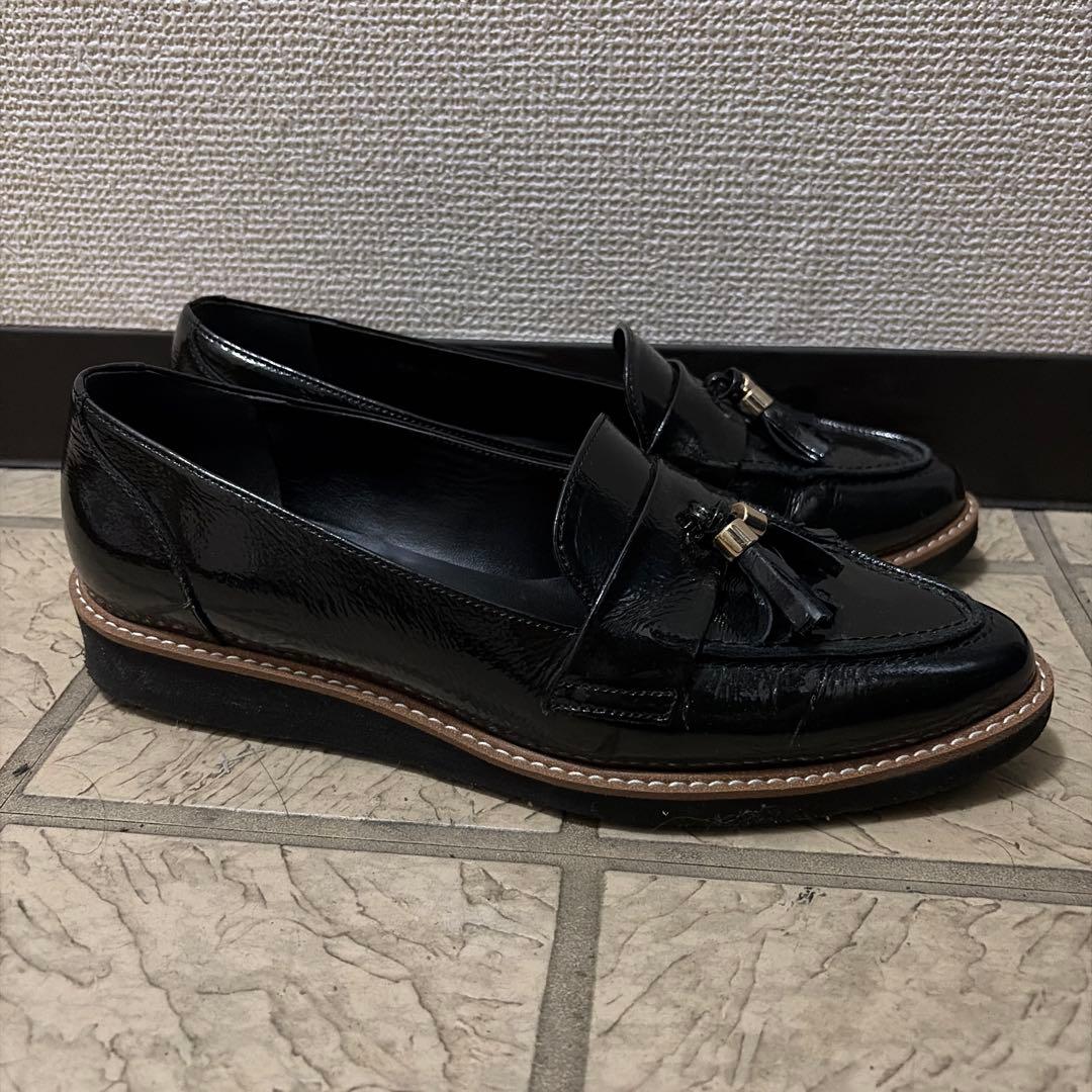 値下げ】DIANAタッセル付き黒ローファー エナメル - メルカリ