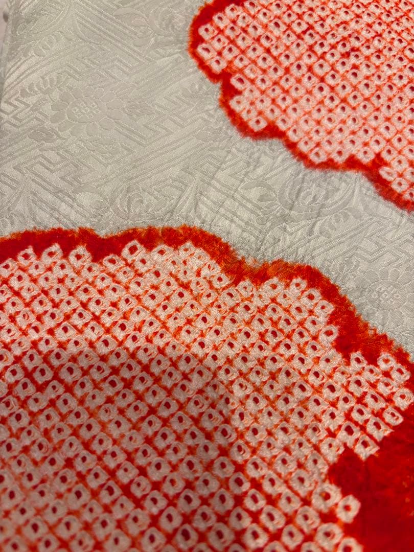 芸舞妓さんのようなはんなりした着こなし　絞り名古屋帯　水色に雲取り　ゑり萬畳紙付