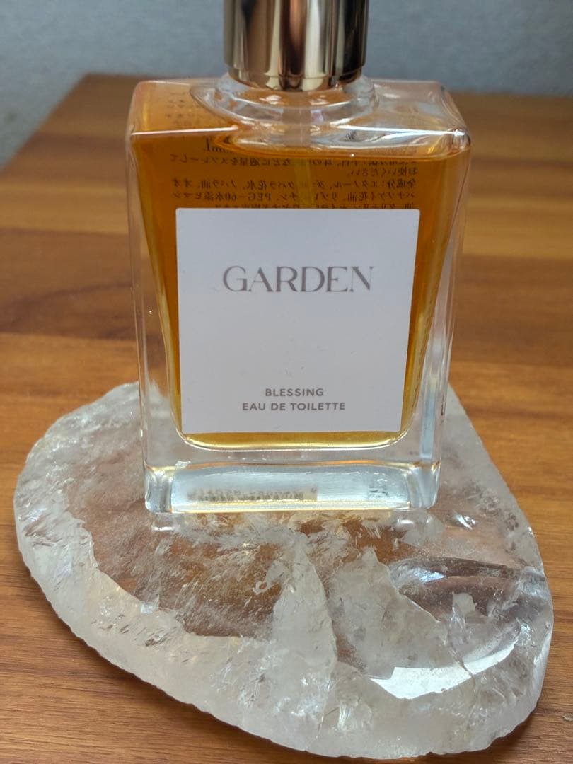 吉川ひなの オードトワレGARDEN 30ml クリスタル台付 アマラ
