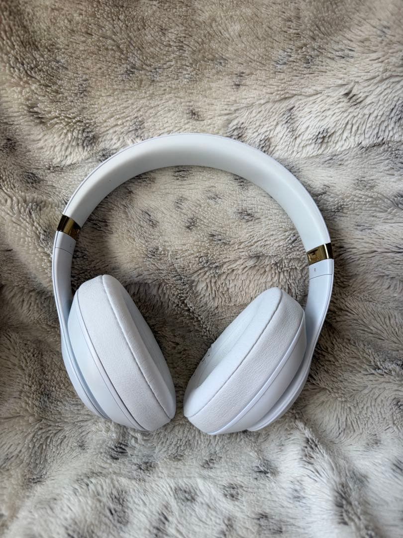 BEATS STUDIO3 ワイヤレスヘッドホン ホワイト - メルカリ