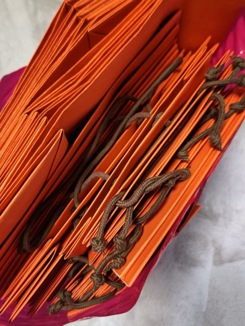 値下げしました エルメス紙袋　　数十枚をまとめ売り　枚数　追加しました エルメス袋ショッパーまとめ ブランド紙袋 オレンジ ショップ袋 中