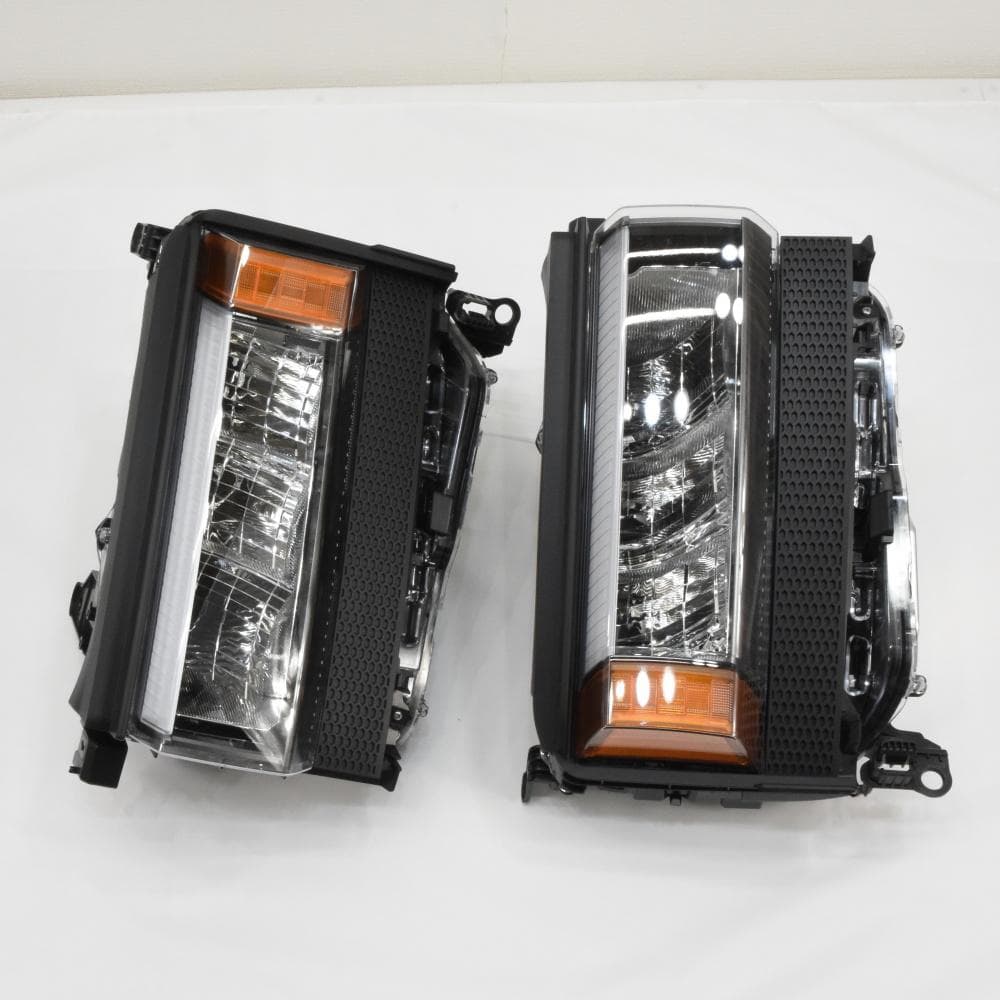 新車外し TOYOTA 新型ランドクルーザー250 純正品ヘッドライト左右