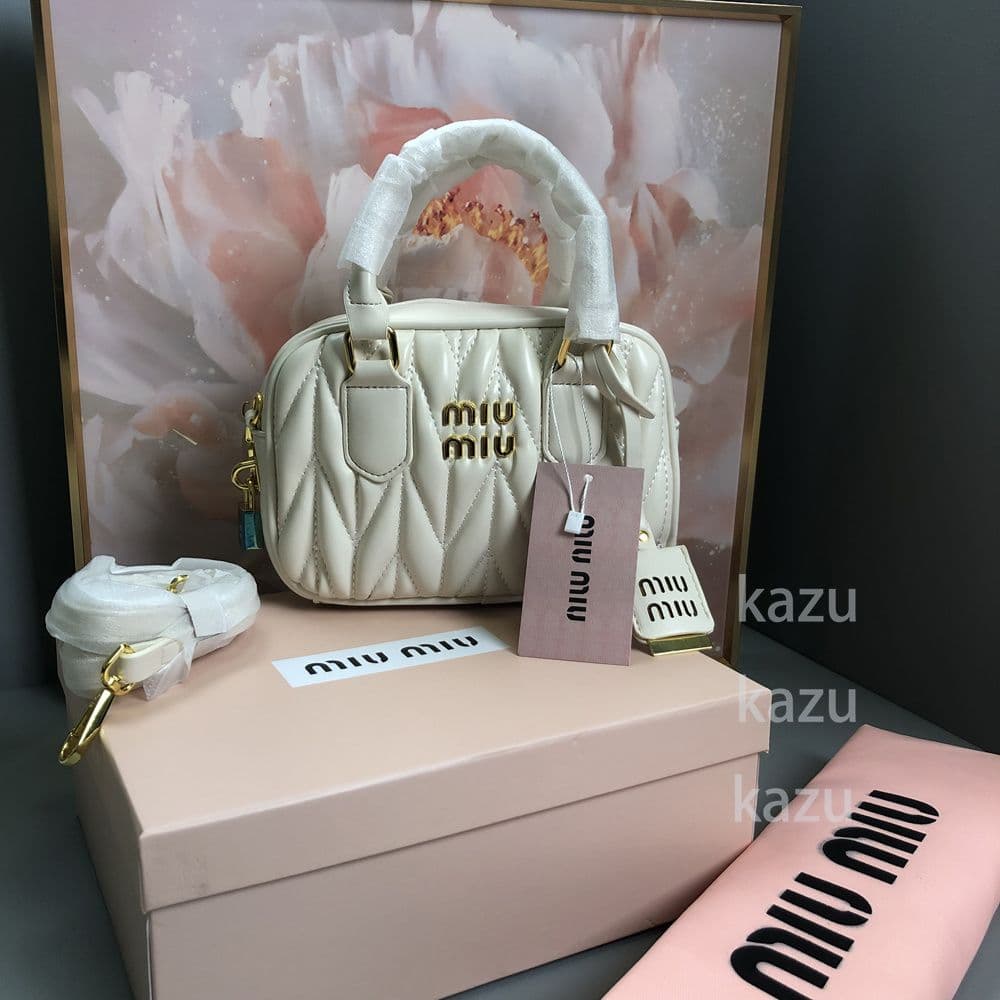 ミュウミュウ キルティング風レザーホワイトショルダーバッグ 楽天市場】MIUMIU ミュウミュウ ショルダーバッグ MATELASSE