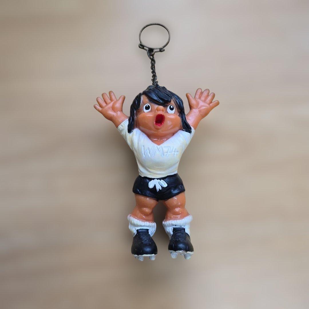 1974 FIFAワールドカップ西ドイツ大会のマスコットキーホルダー - メルカリ