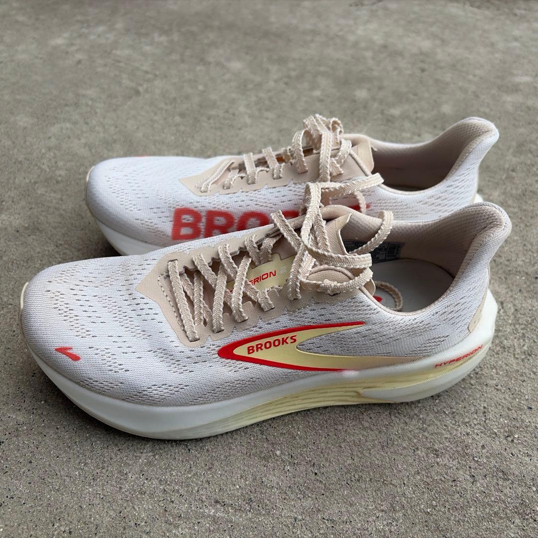 BROOKS Hyperion 2ホワイト/コーラル 24.5cm