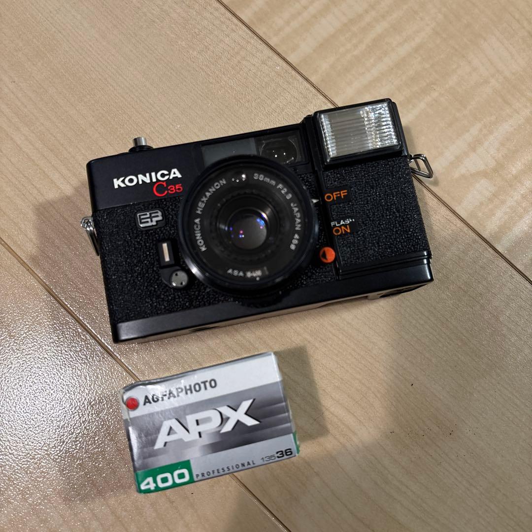 KONICA C35 EF コンパクトフィルムカメラ コニカ フィルム付き - メルカリ