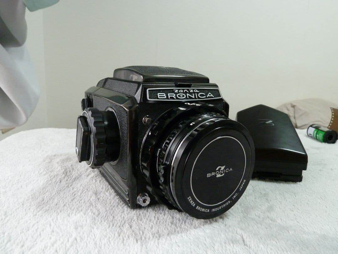 フィルムカメラ ZENZA BRONICA S2 + Nikkor P 75mm f2.8 Bronica S2 with Nikkor-P 75mm f/2.8 Medium Format - Used