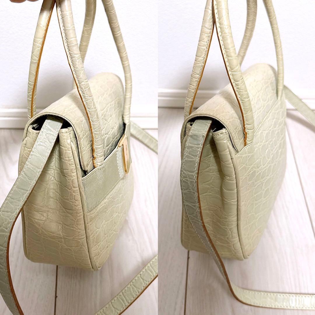 《美品》Ferragamo(フェラガモ)2wayバッグ　レザー　ヴァラ