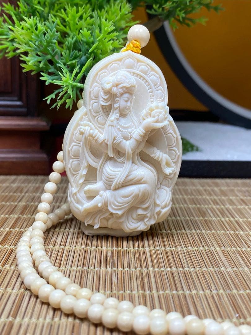 天然マンモス牙美しい手作り彫刻 四臂観音 ネックレス