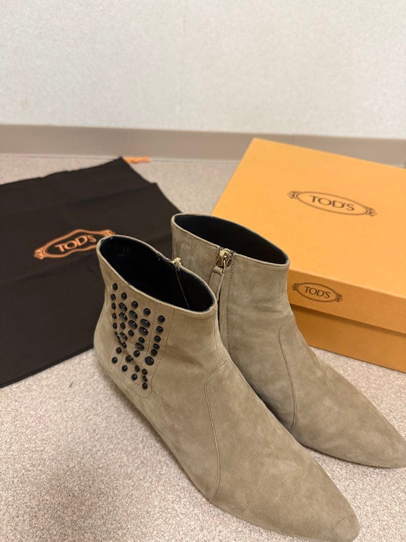 TOD'S スエードブーティ スタッズブーツ ポインテッドトゥシューズ 38 TOD´S スエードブーティ スタッズブーツ ポインテッドトゥシューズ 38