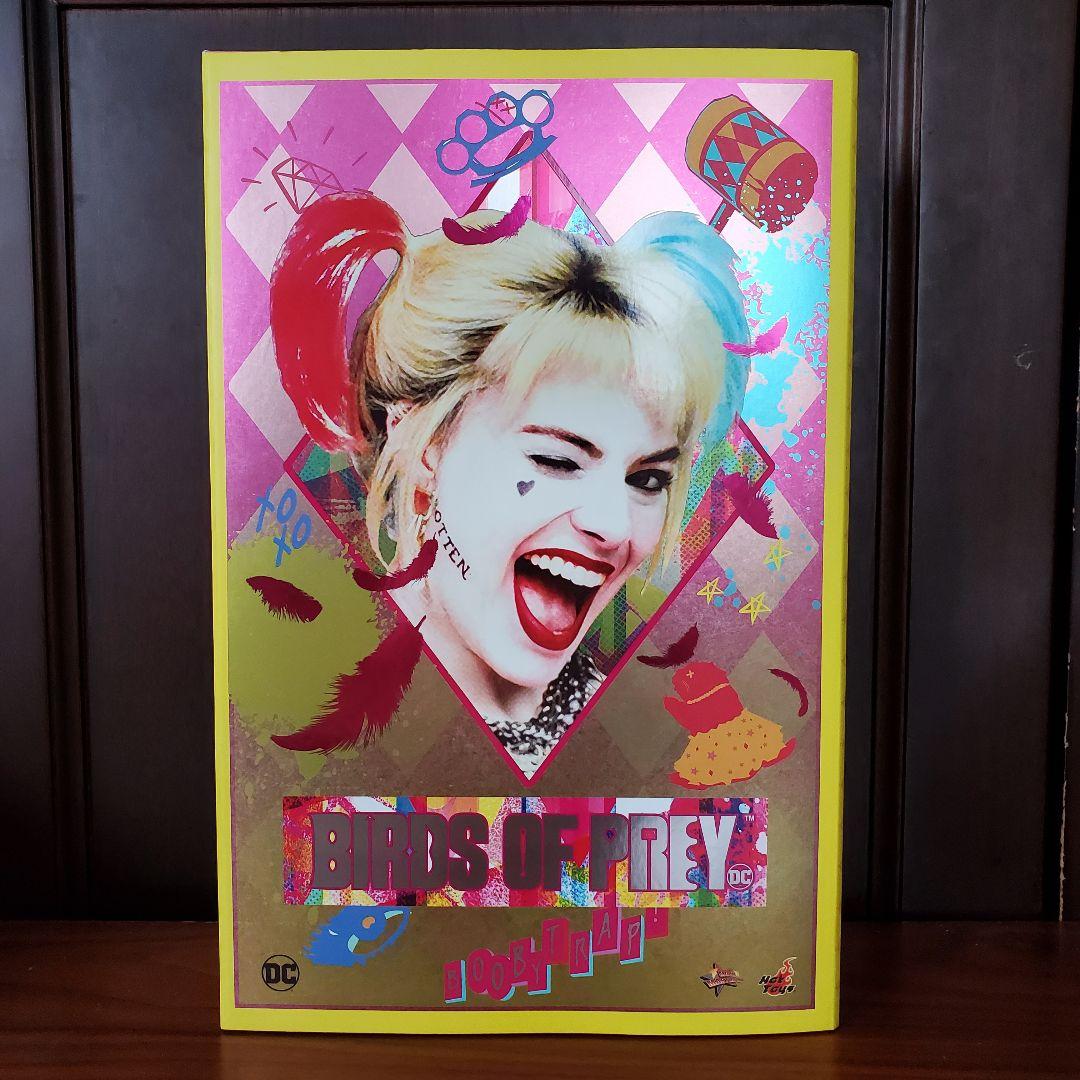 ホットトイズ　ハーレイ・クイーン　ゴールド・サロペット版 1/6 フィギュア Amazon.co.jp: ホットトイズ ムービー・マスターピース ハーレイ