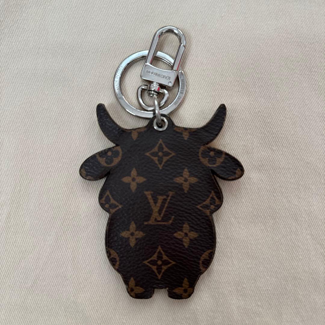 ヴィトン キーリング キーホルダー 牛モチーフ - メルカリ