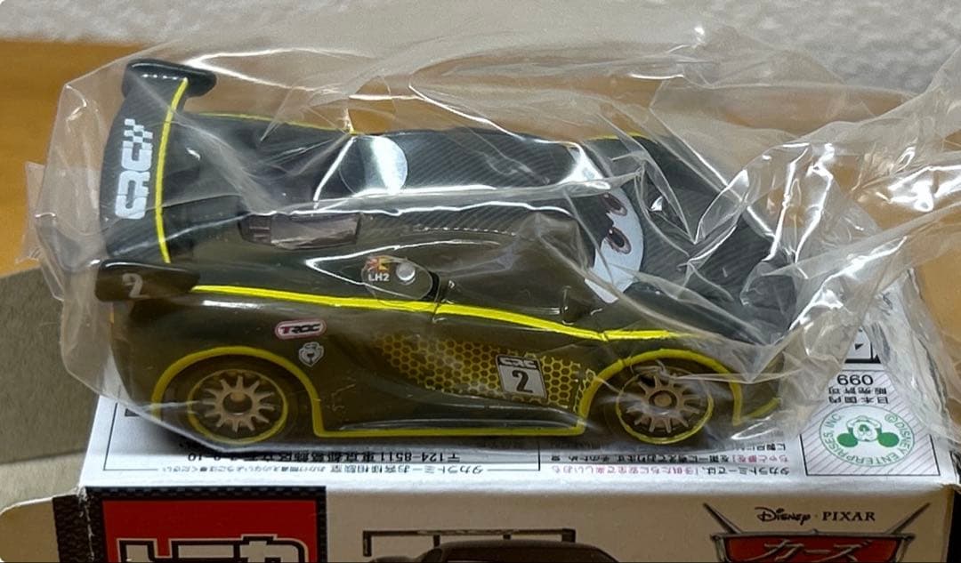 新品未使用】カーズトミカ ルイスハミルトン カーボンレーサータイプ